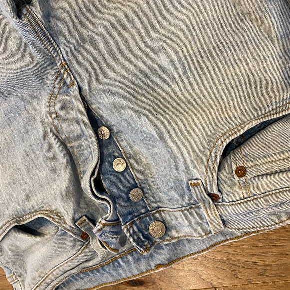 Levi’s 501 Skinny Fit Light Wash W28 x L28 Wedgie - Picture 10 of 11